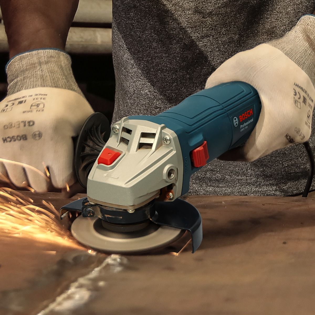 Miniesmeriladora 4 1/2" 710W 13A30 GWS 700 Bosch 9