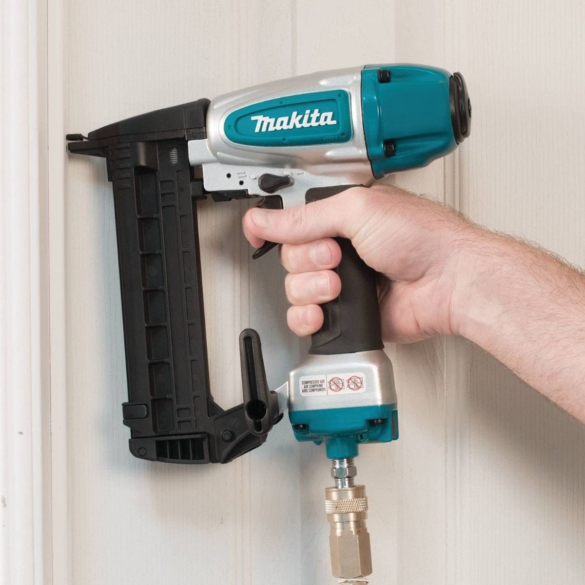 Engrapadora neumática AT638A Makita 4