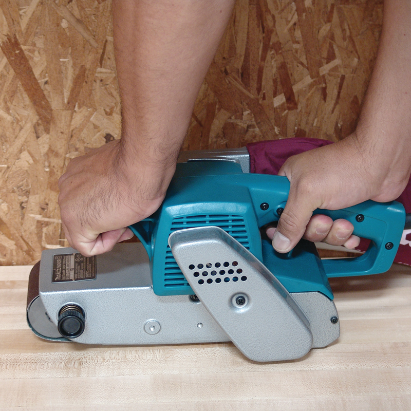 Lijadora de banda 3X24 850W 9924DB Makita 2