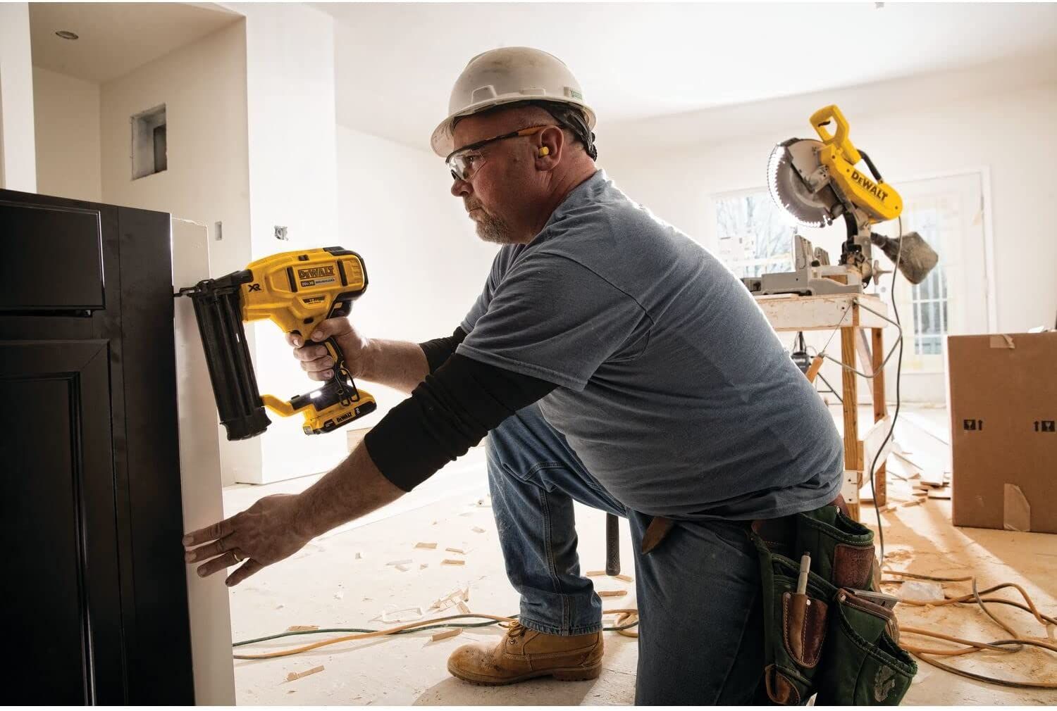 Clavadora Inalámbrica 20V Brushless DCN680D1 DeWalt 5