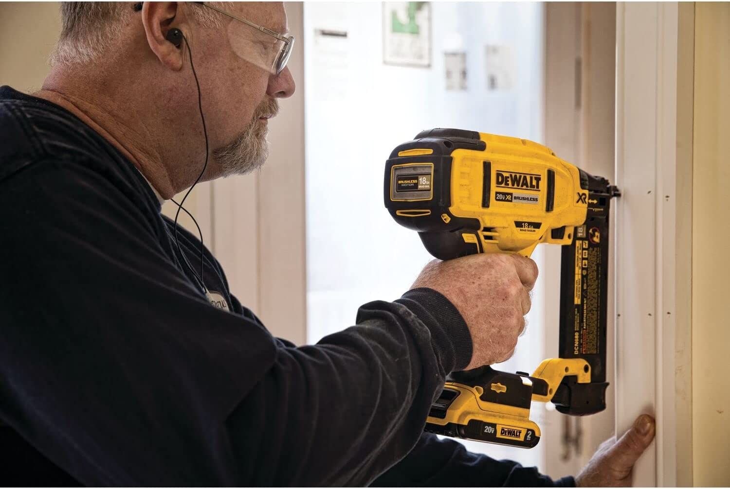 Clavadora Inalámbrica 20V Brushless DCN680D1 DeWalt 6