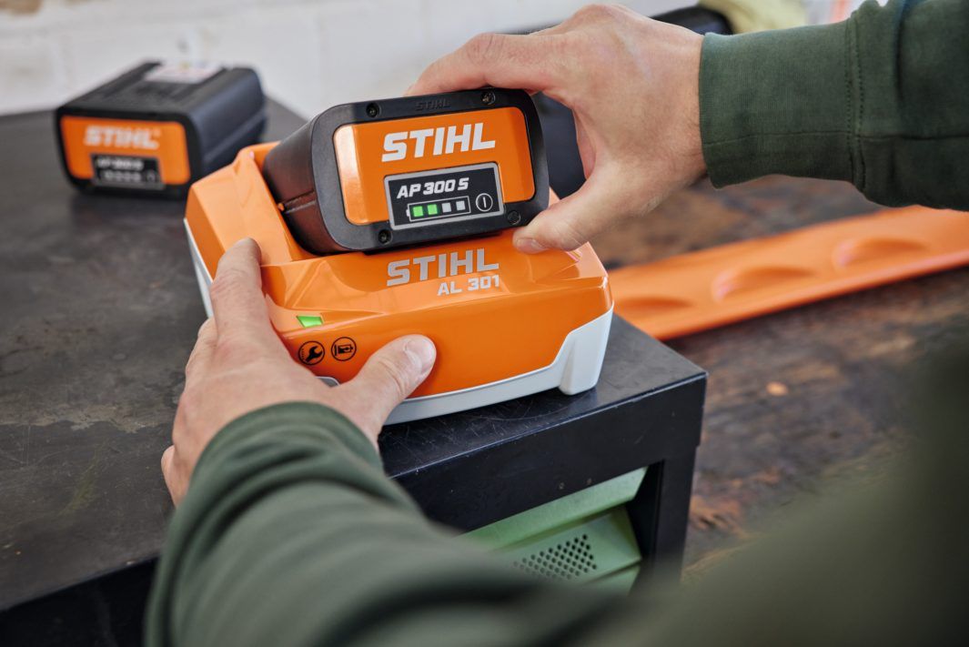 Cargador rápido pro AL301 STIHL 4
