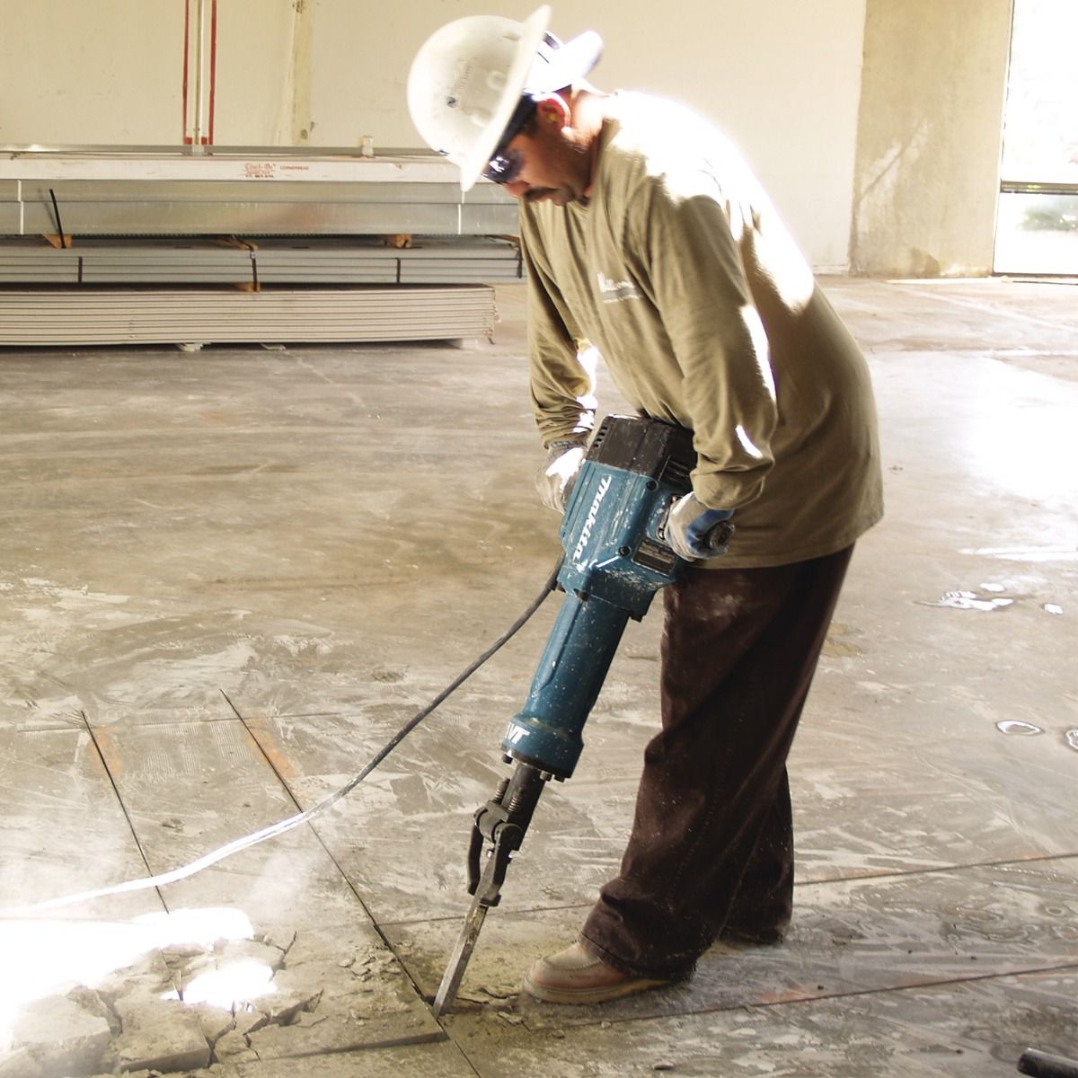 Martillo cincelador 1650W HM1801 Makita 9