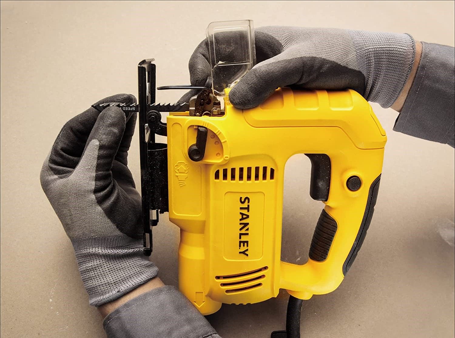 Sierra Caladora 600W VV SJ60K Stanley 3