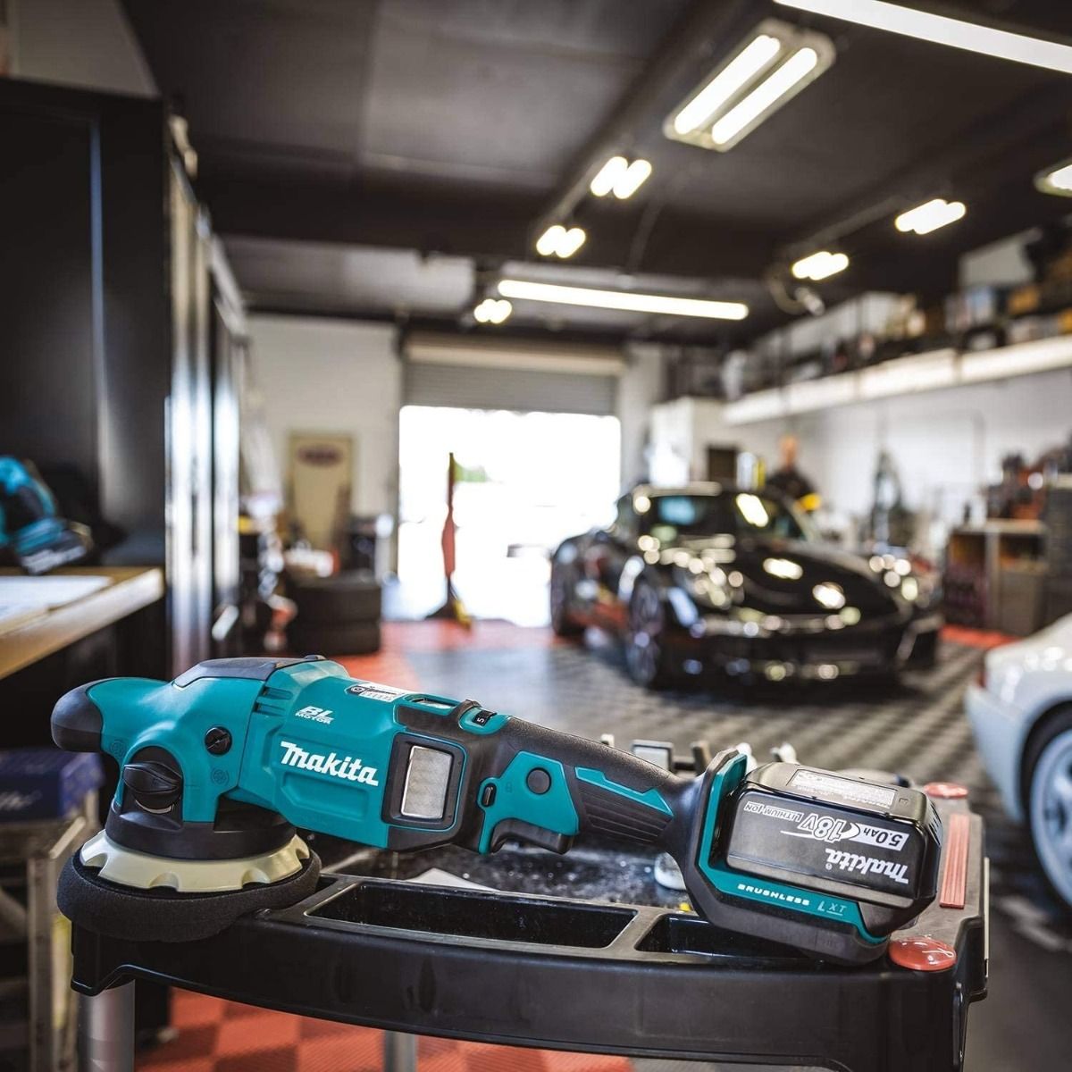 Pulidora Doble Acción Inalámbrica 5" 18V DPO500RTE Makita