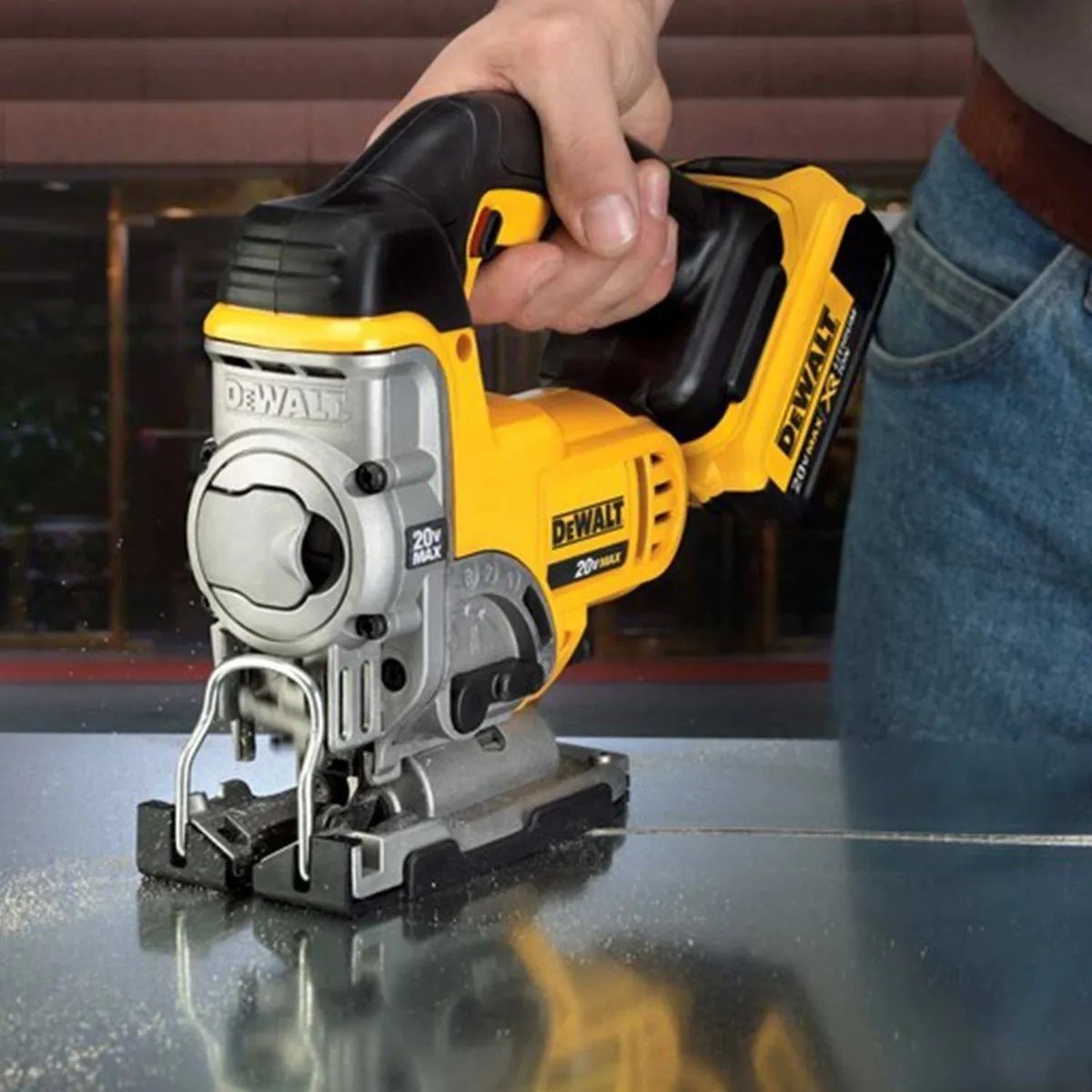 Sierra caladora Inalámbrica 20V DCS331M1 DeWalt 7