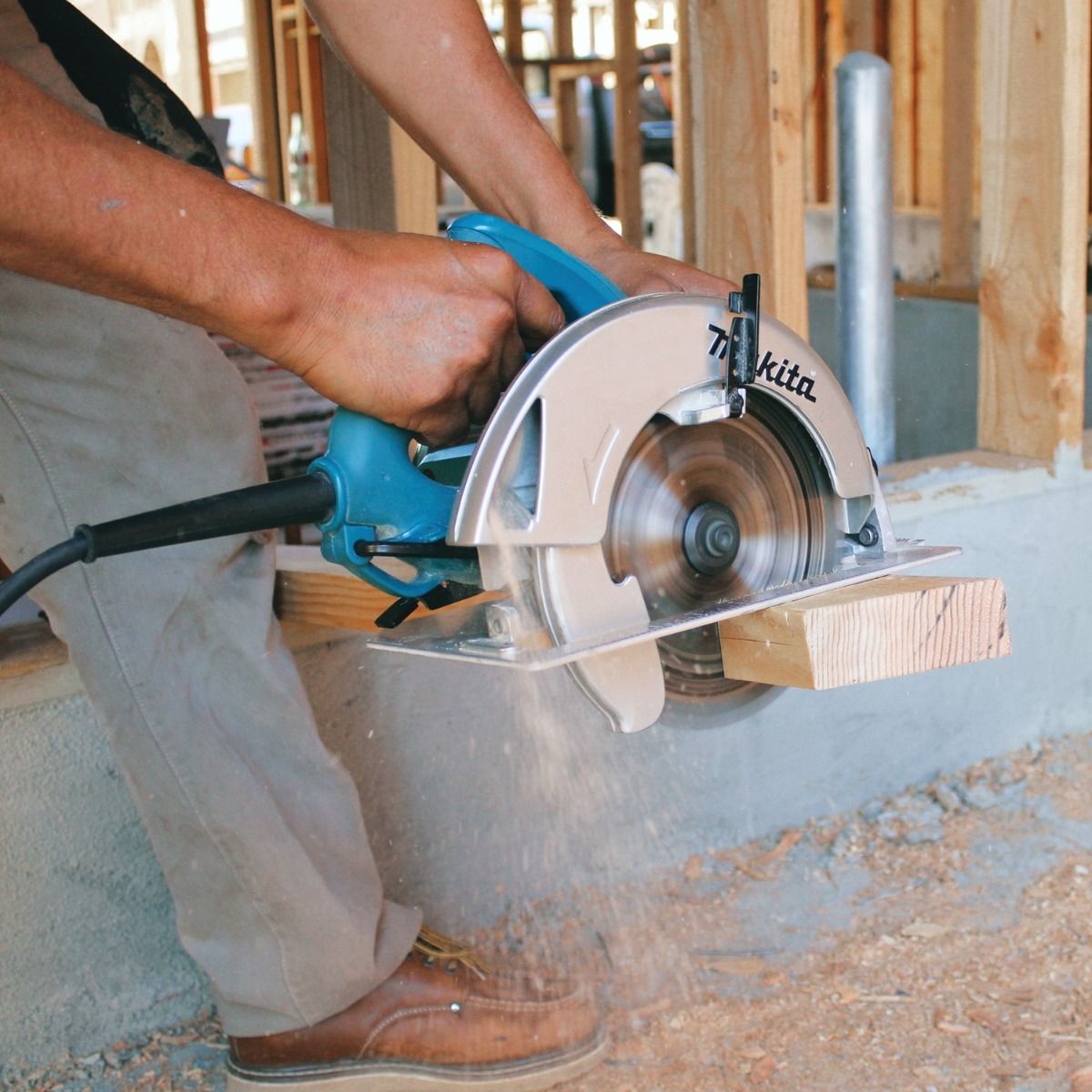 Sierra circular 7-1/4 Pulg 1800W 5007NK Makita 3