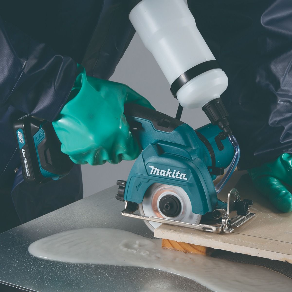 Cortadora de vidrio inalámbrica 3-3/8 Pulg 12V CC301DWYE Makita 2